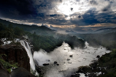 800px-athirappilly-falls-kerala